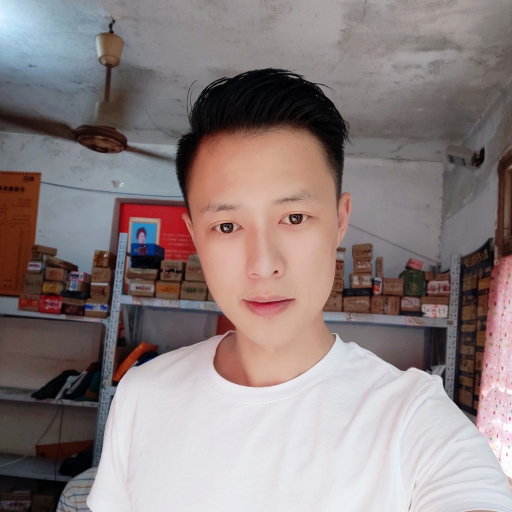 吐泡泡的小鱼的照片