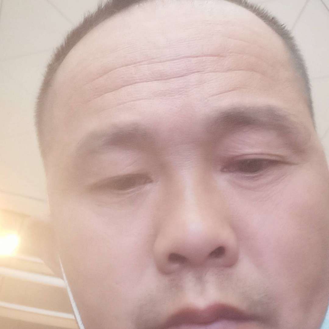 高兴迎凉面的照片