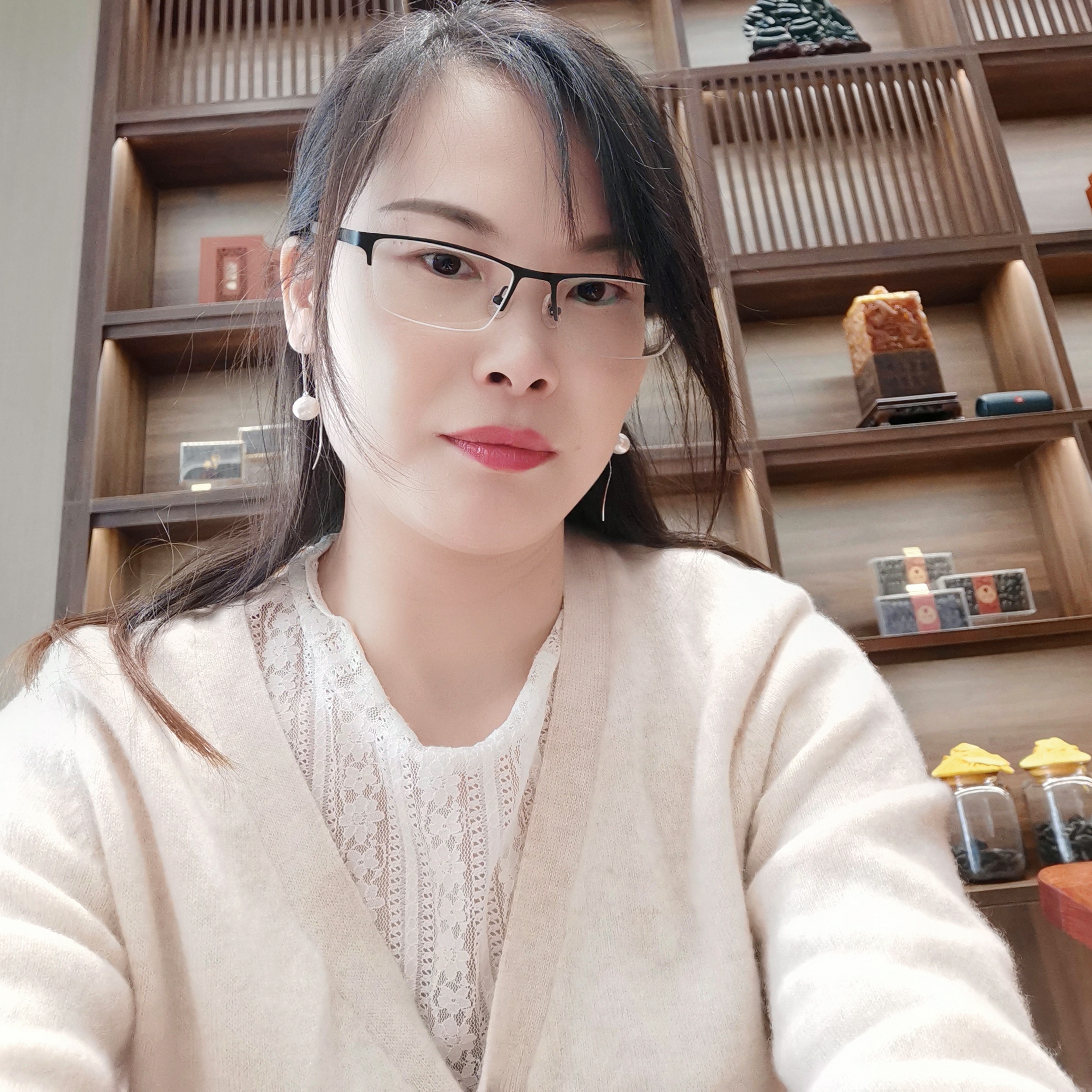 若溪凝眸悲凉的照片