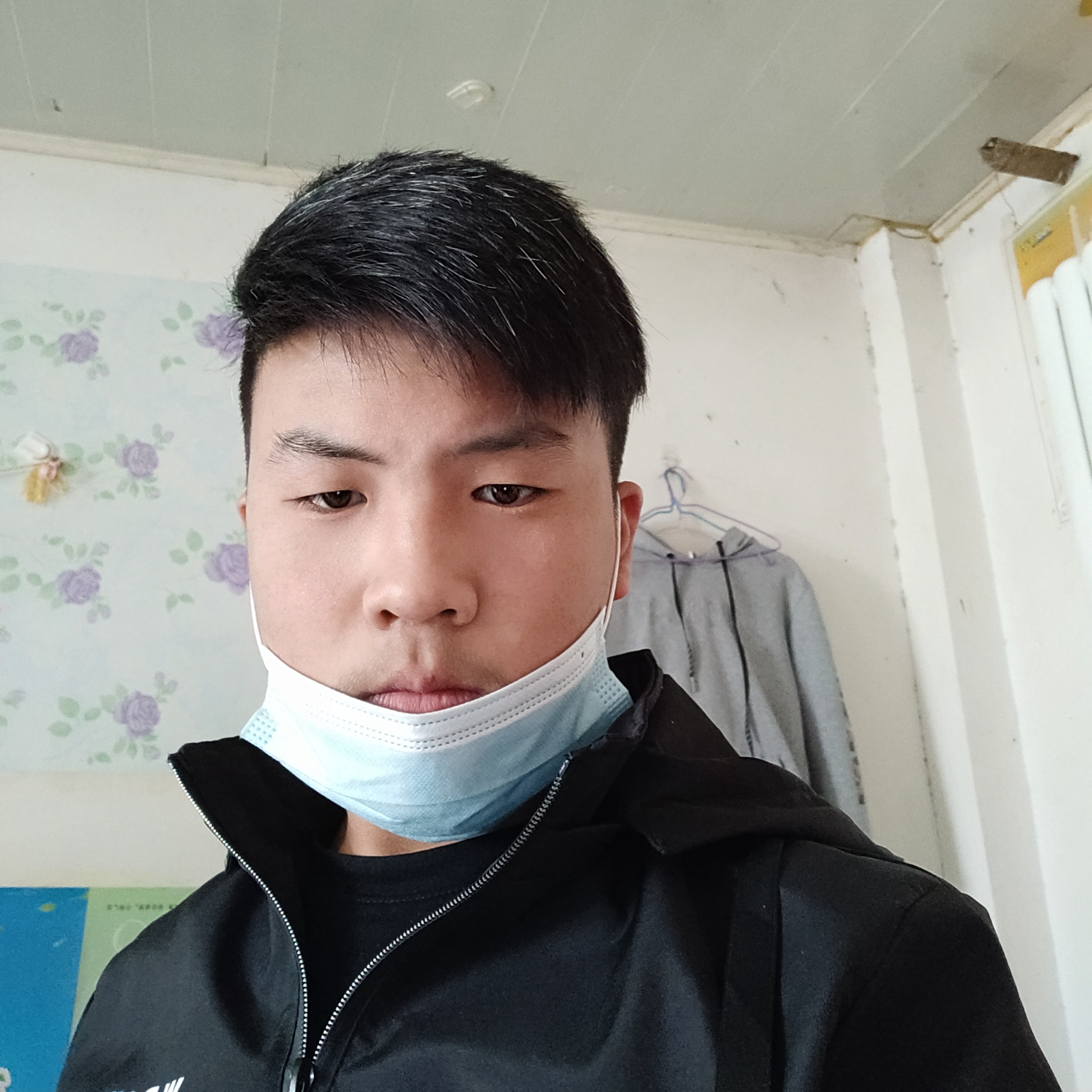 细心蹁跹月饼的照片