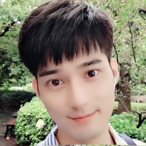 孤星伴月月的照片