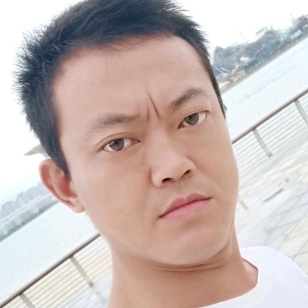 金鱼保卫完美的照片