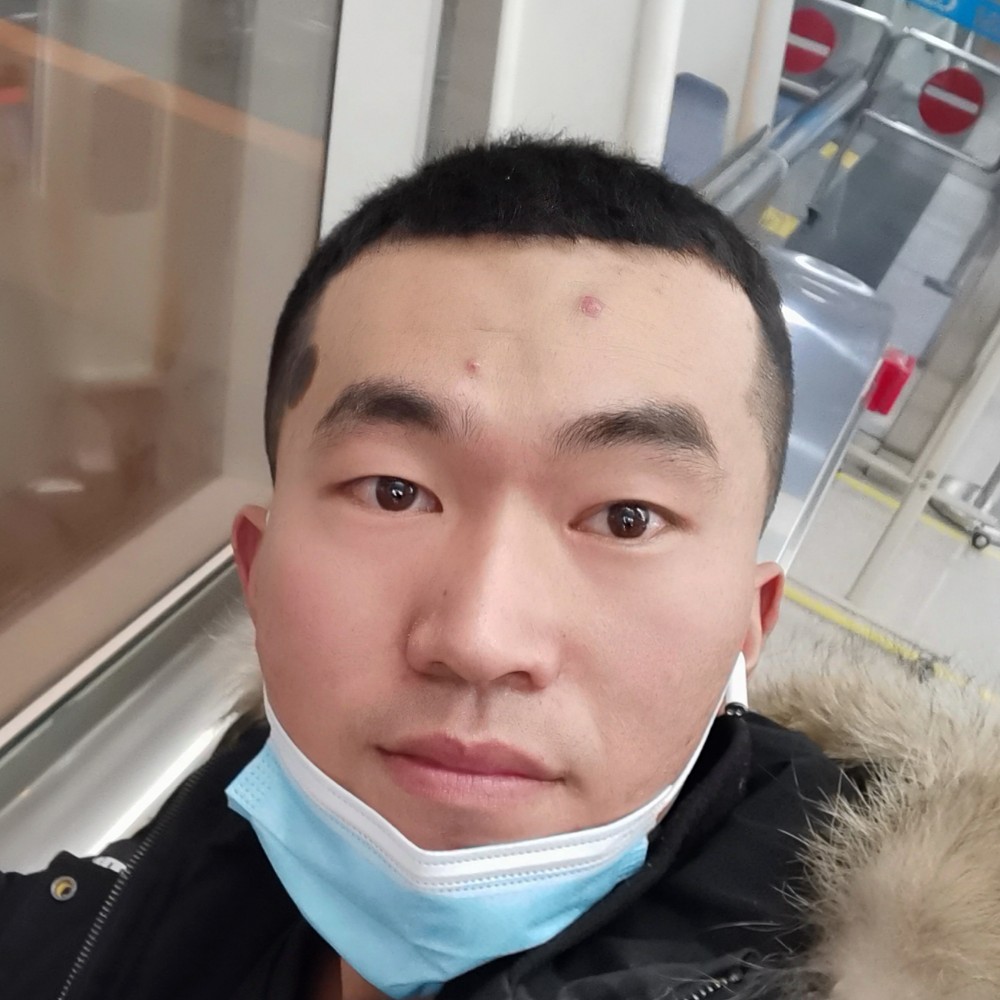 陌殇挽手英俊的照片