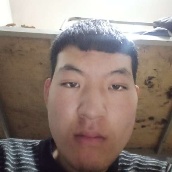 大叔回眸单纯的照片
