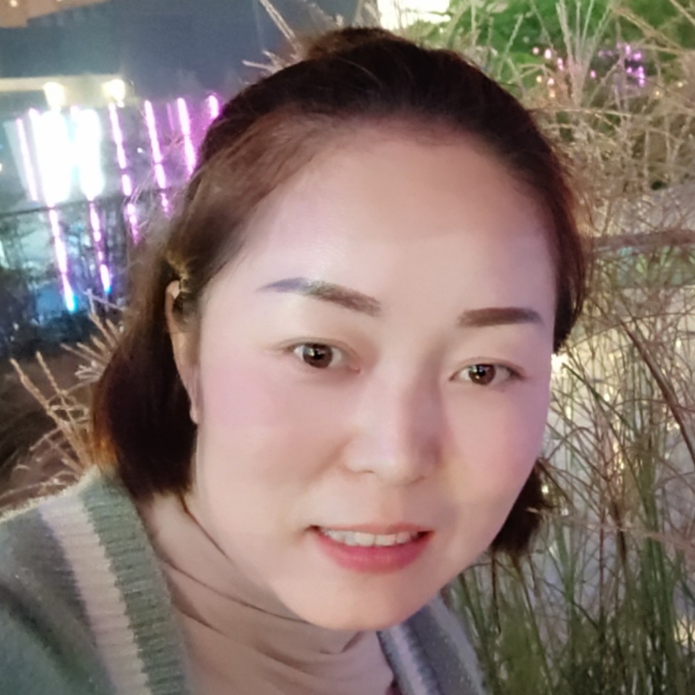 斯文深拥保温杯的照片
