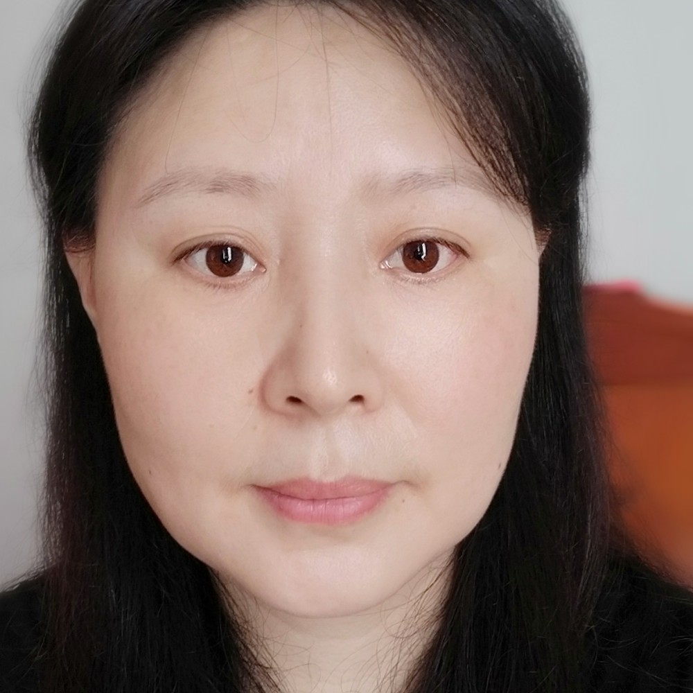恬静扯胡萝卜的照片