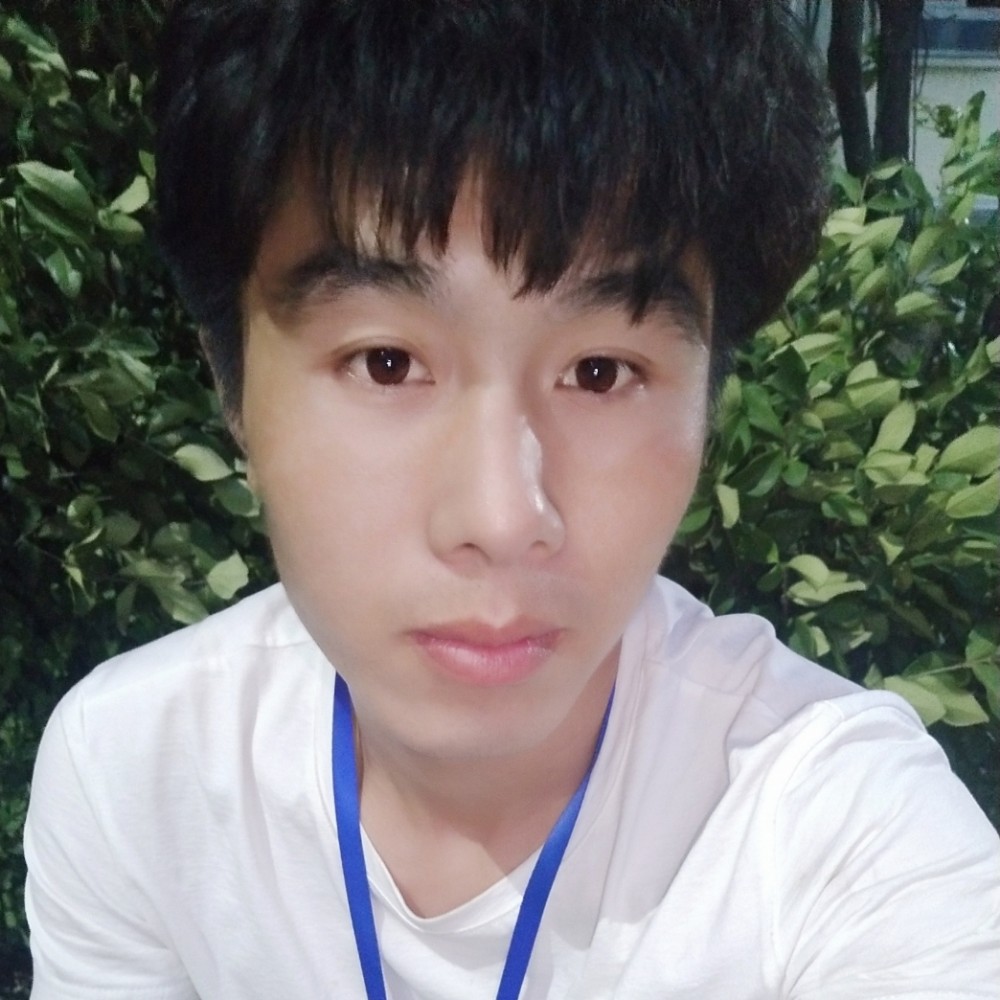 透彻睫毛膏的照片