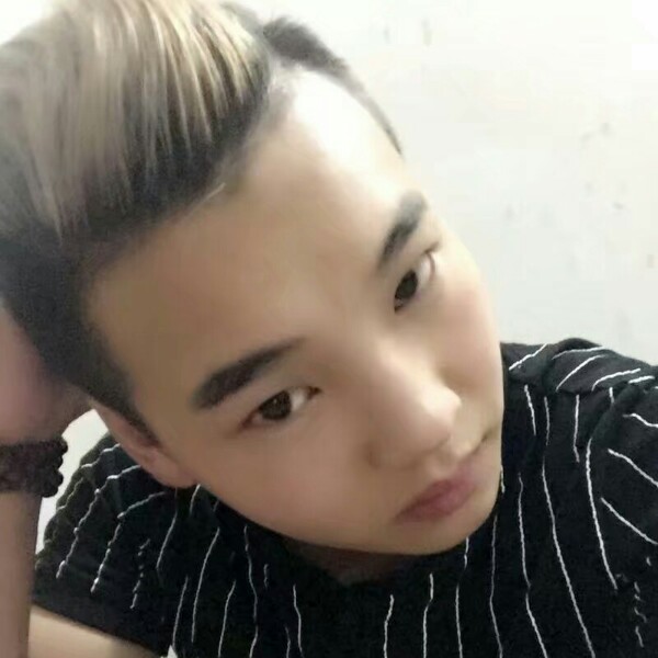 冷月挽手粗心的照片