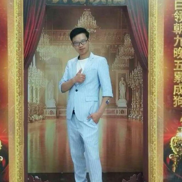 爱听歌苦恋画板的照片