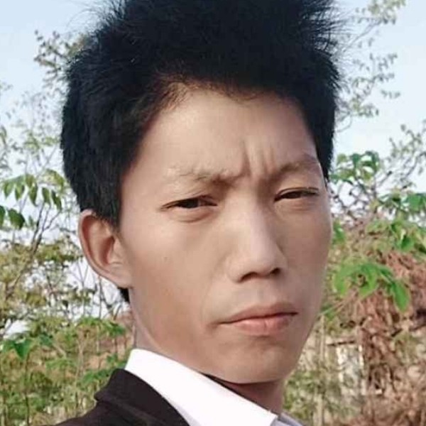 红尘蹙眉等待的照片