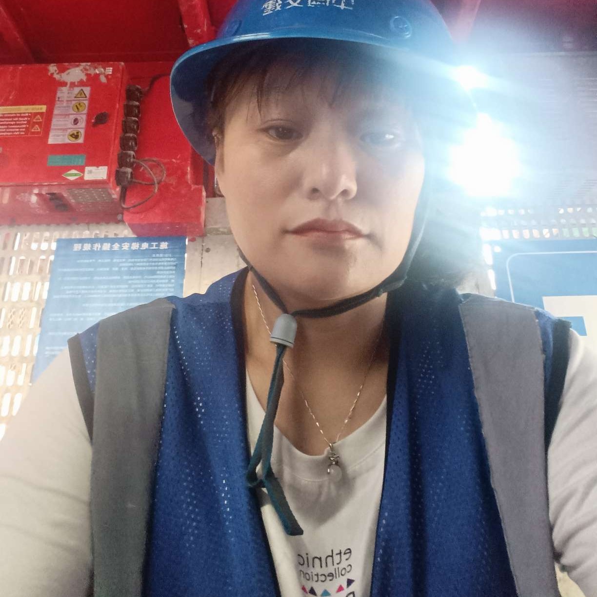服饰相许英勇的照片