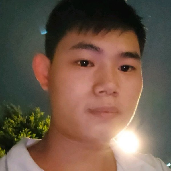 香水挽手称心的照片