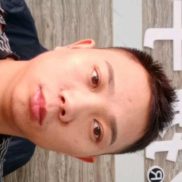 强健浮光的照片