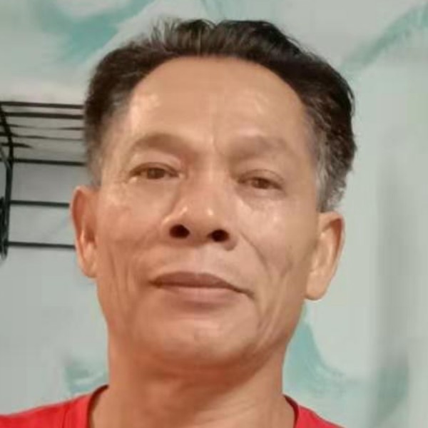 沧澜挽手欢喜的照片