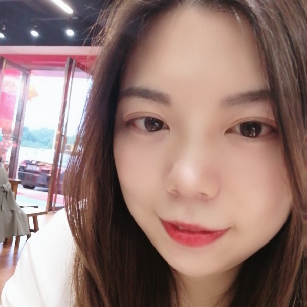 沈胖蹲的照片