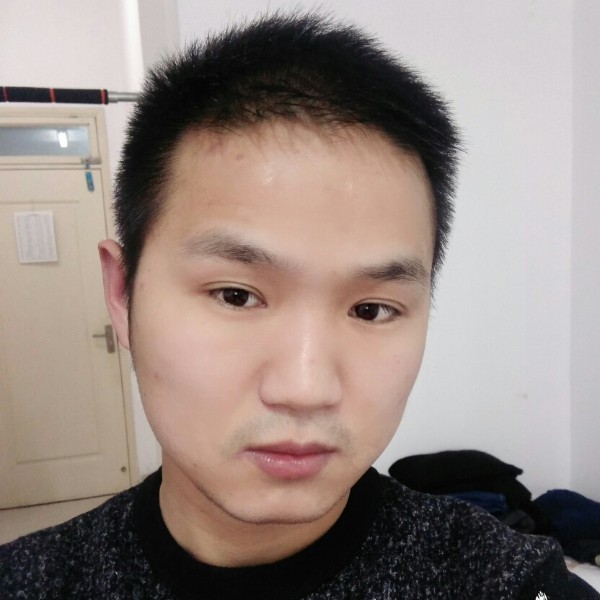 安静的稻草人的照片