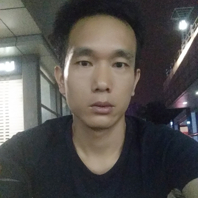 留胡子請板凳的照片