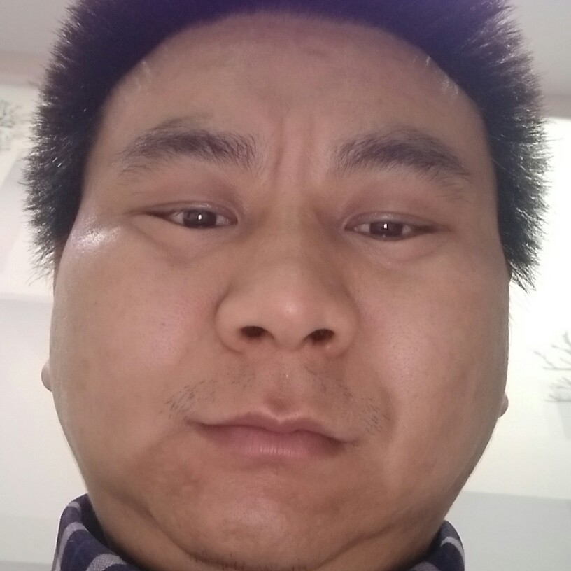 甜美与耳机的照片