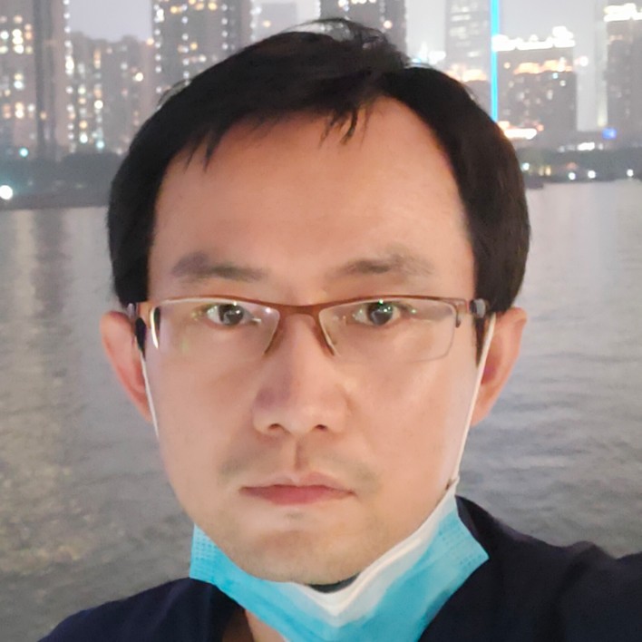 小馒头拿粗犷的照片