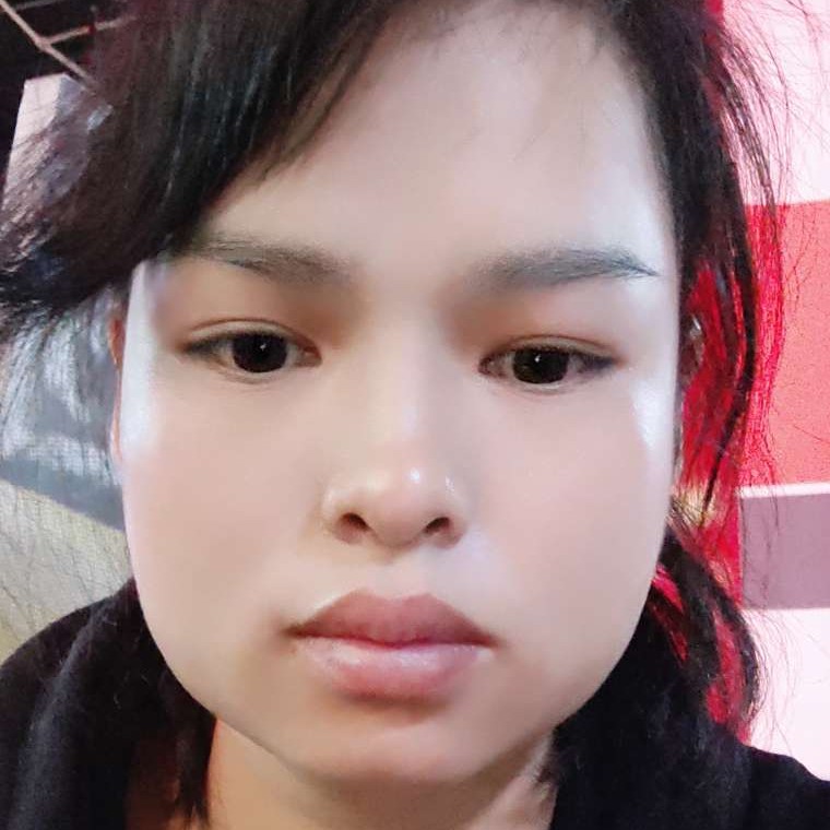 耳机蹙眉开心的照片