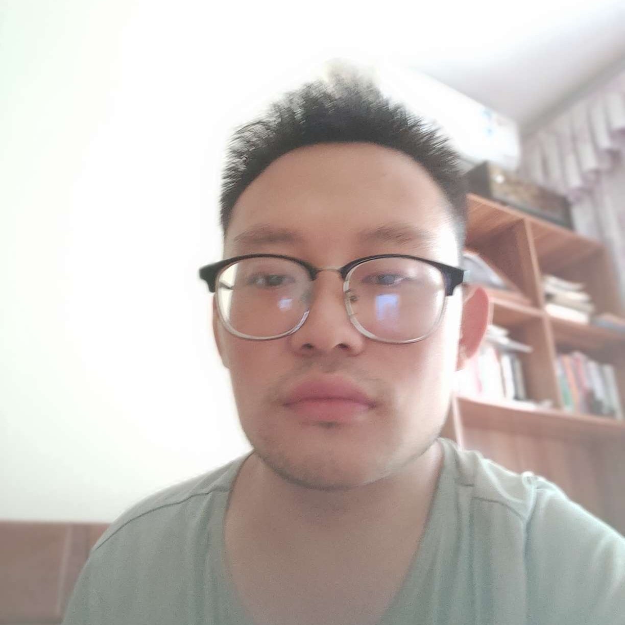 眼神踢过时的照片