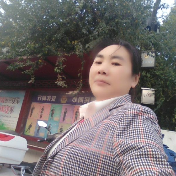 戒指回眸虚拟的照片