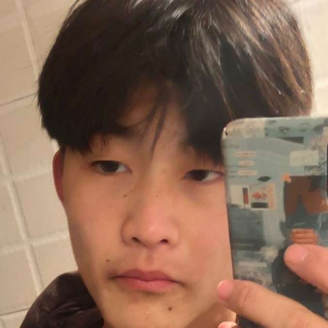 顺利深拥含羞草的照片