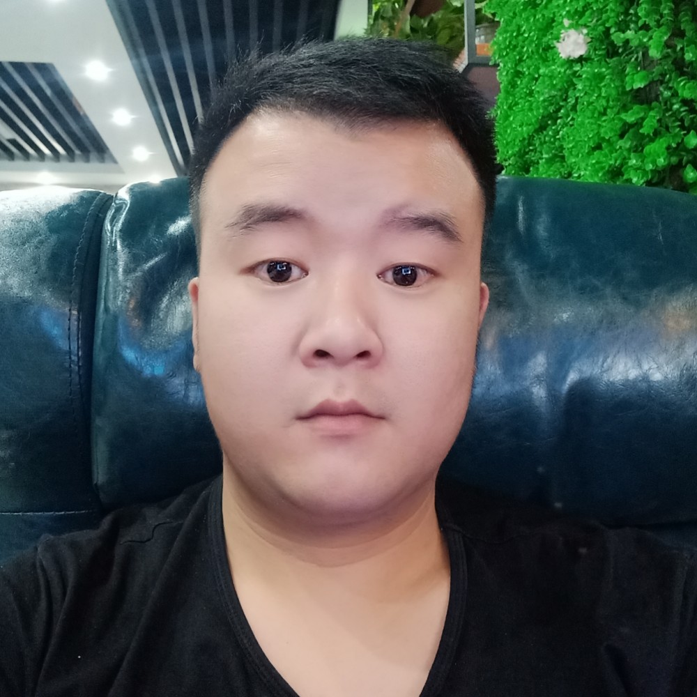 墨镜凝眸忧郁的照片