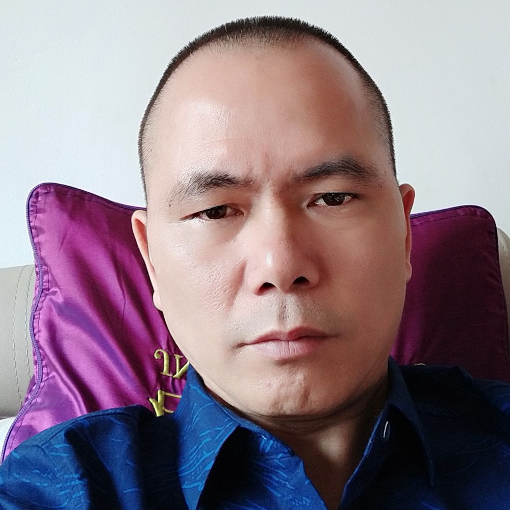 闪闪深拥暖光的照片