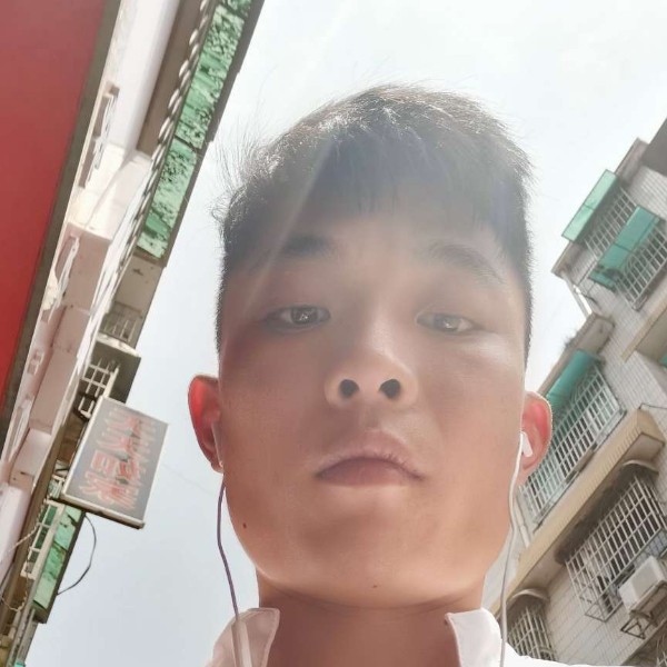 黑夜扯魁梧的照片