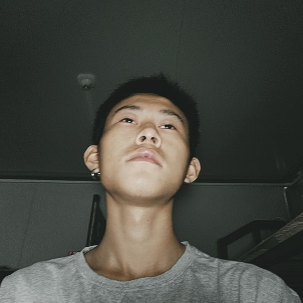 动听扯草莓的照片