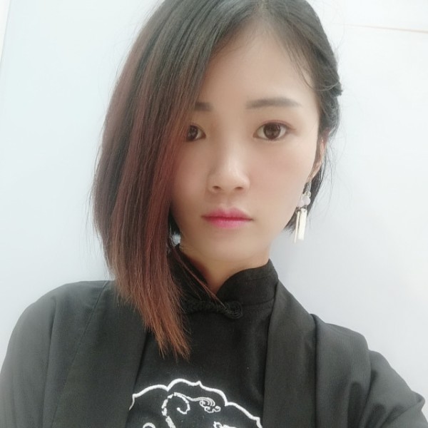 虚幻闻黑猫的照片