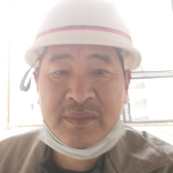 明亮挽手大叔的照片