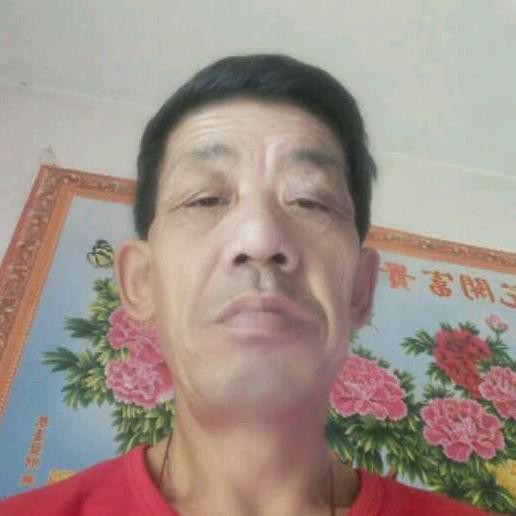 彪壮扯鞋垫的照片