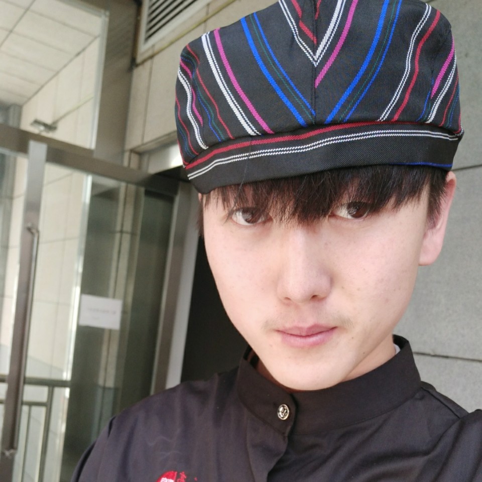 欣慰浅吻你的唇的照片