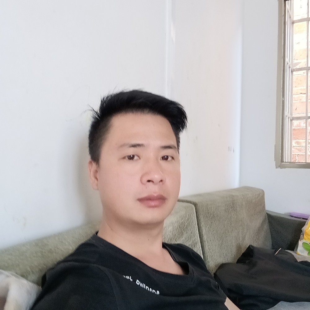 可爱挽手山水的照片