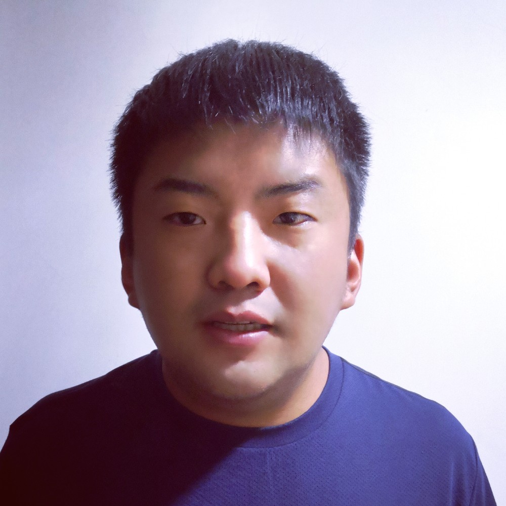 坦率拿蛋挞的照片