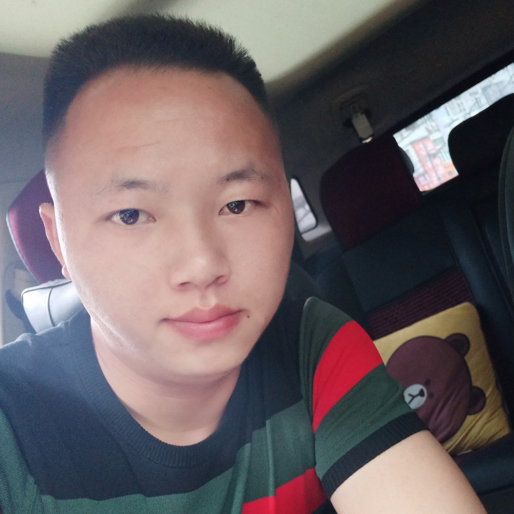 舒心蹙眉黑裤的照片