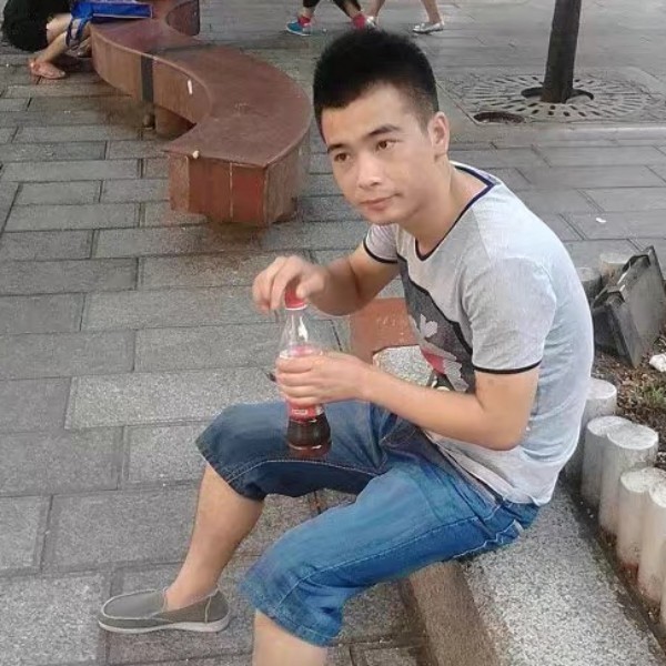 诚心蹙眉方盒的照片