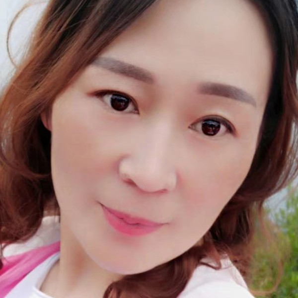 眯眯眼相许芒果的照片