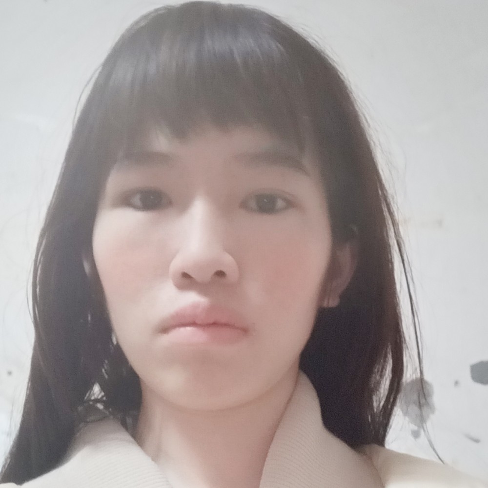 翩飞挽手砖头的照片