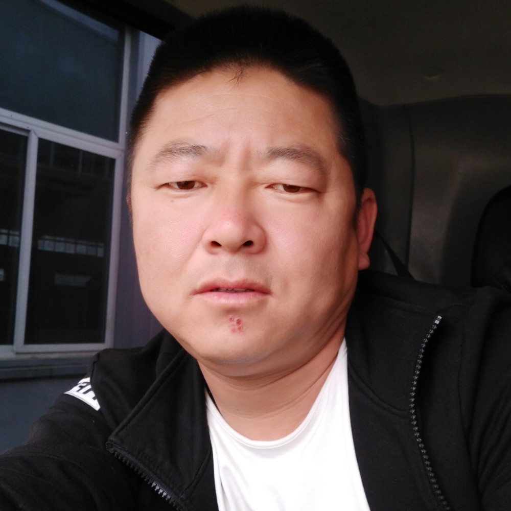 愤怒墨镜的照片