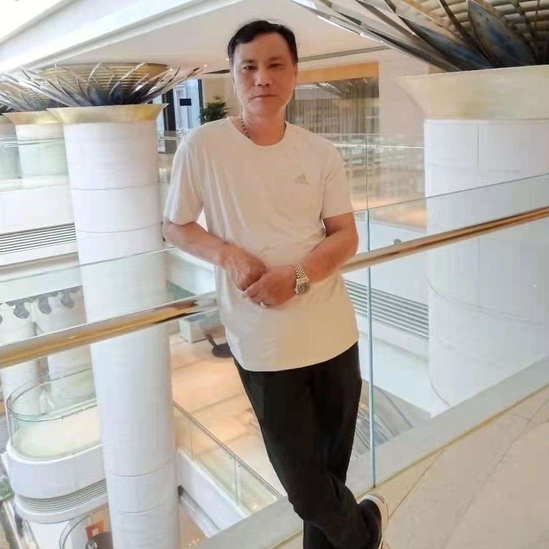 海上小舟的照片