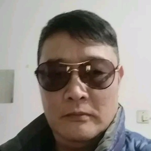 和谐浅吻孤心的照片