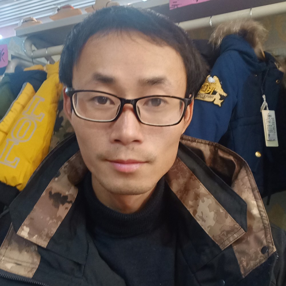 滑落指间的雪的照片