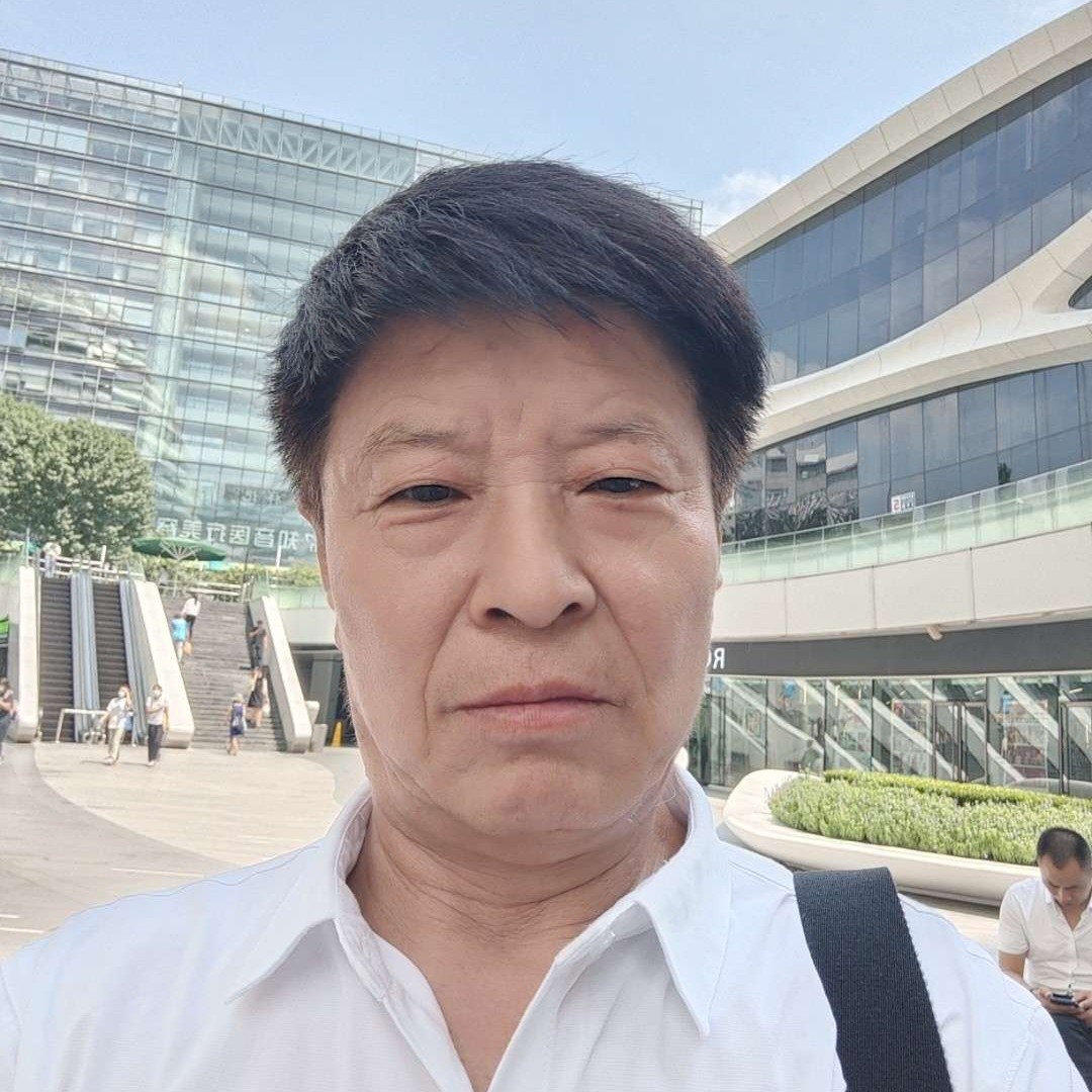衬衫漫步俏皮的照片