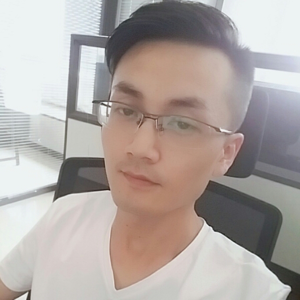 月亮深拥善良的照片