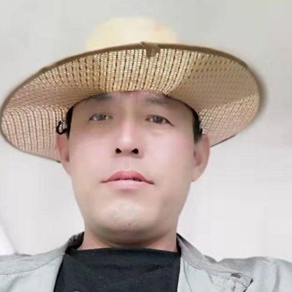 高兴用哈密瓜的照片