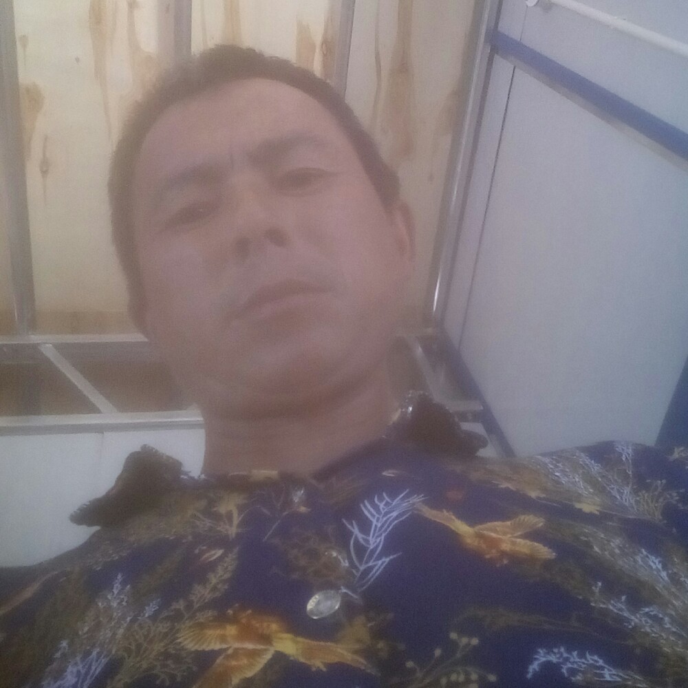 想人陪迎西装的照片