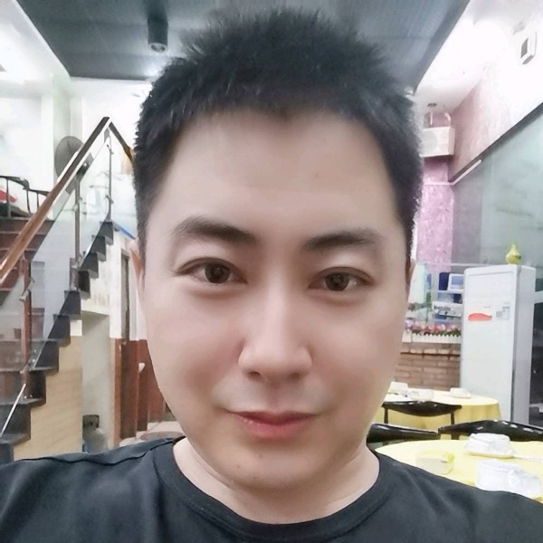 蓝色天空闪闪发光的照片